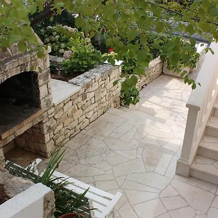 Ivo Apartament *