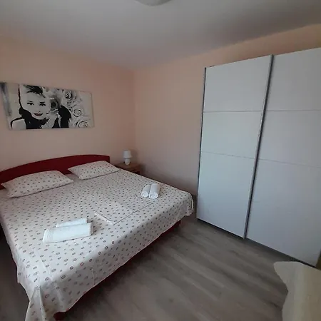 Ivo Apartament *